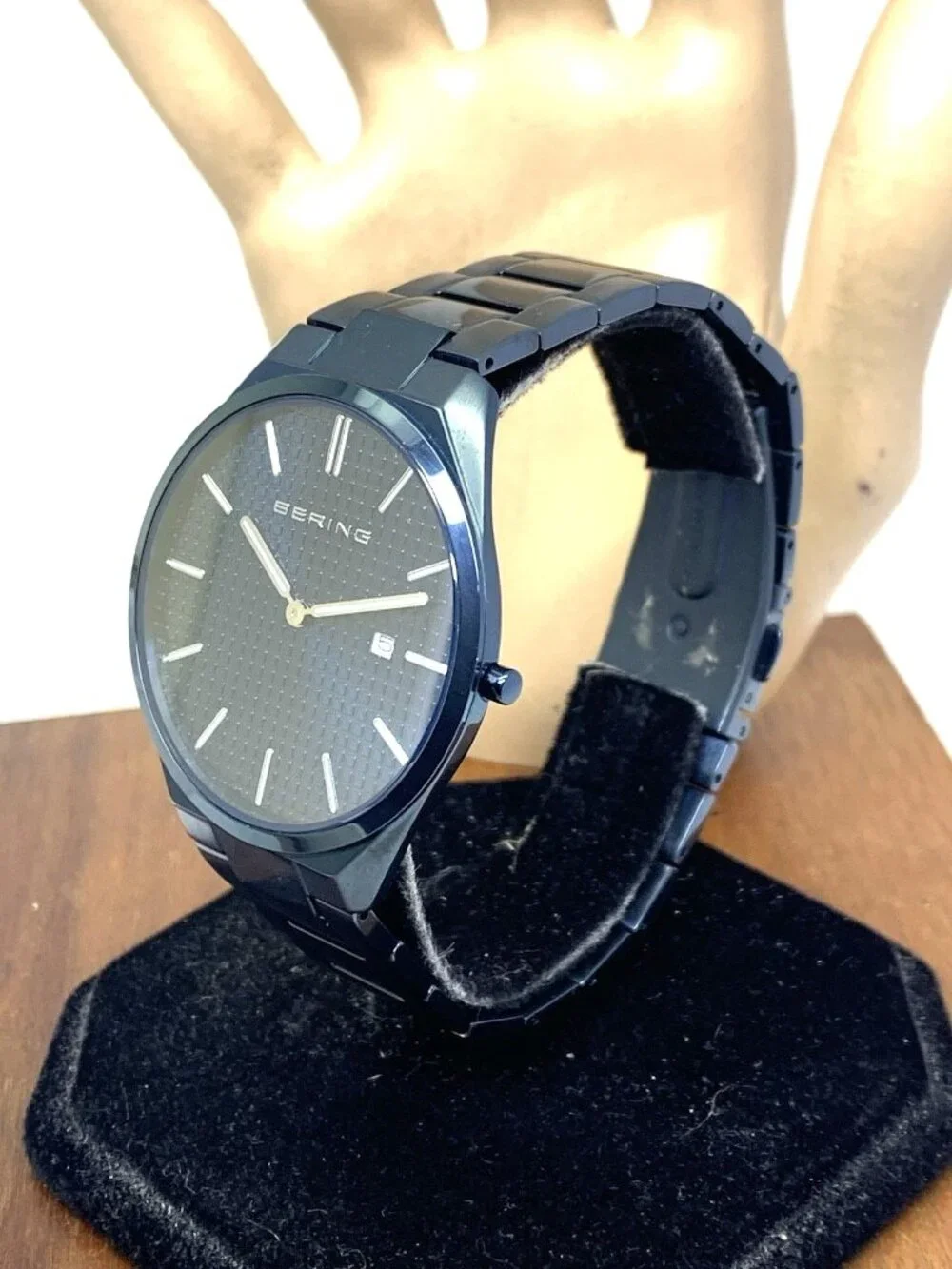 Bering Men's Watch 17240-797 Quartz Blue Dial Date Stainless Steel 40mm
